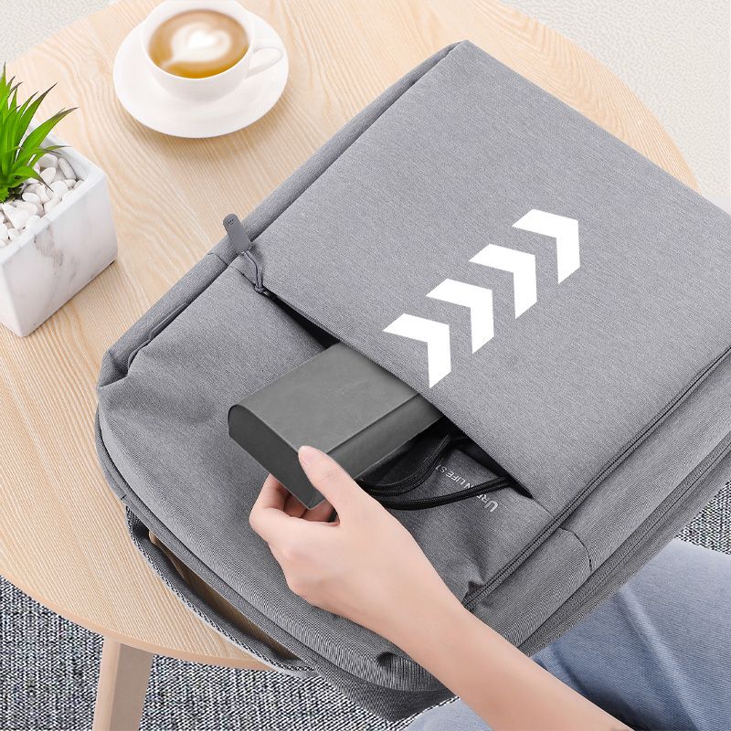 Minimalist Hard Shell Glasses Case with Cleaning Cloth