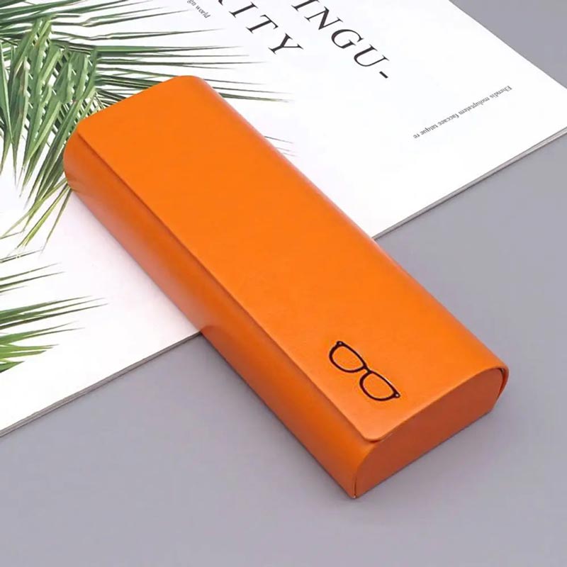 Minimalist Hard Shell Glasses Case with Cleaning Cloth